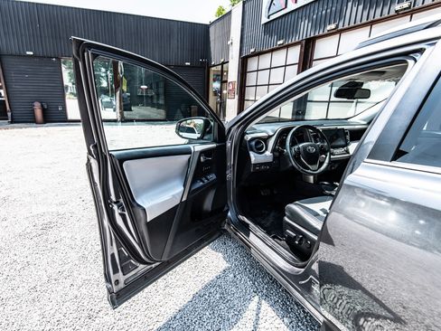 Used 2014 Toyota RAV4 Limited w/ Technology Package AWD/4WD image 21