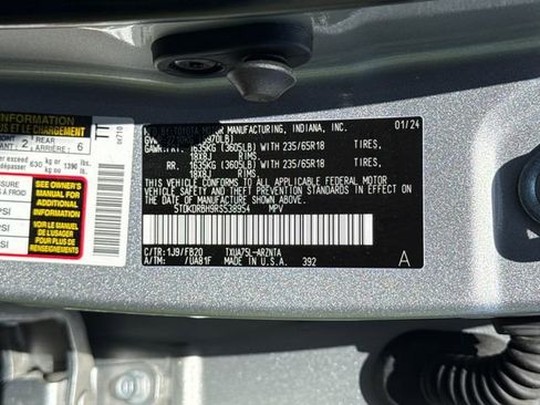 Used 2024 Toyota Highlander LE AWD/4WD image 22