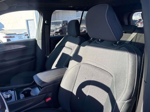 New 2025 Jeep Grand Cherokee Laredo X image 17