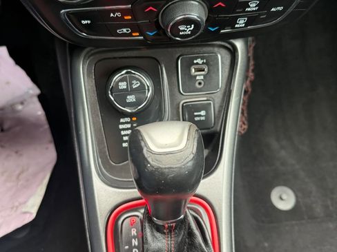 Used 2019 Jeep Compass Trailhawk AWD/4WD image 12