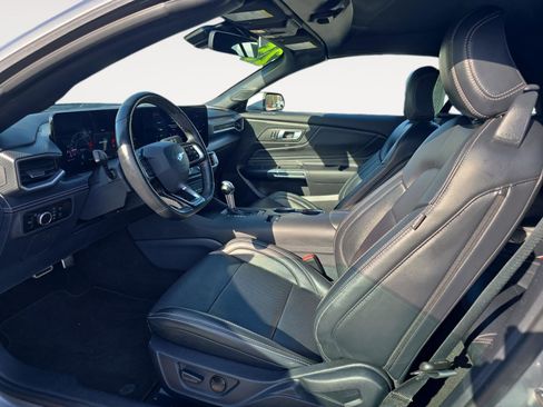 Used 2025 Ford Mustang Premium image 10