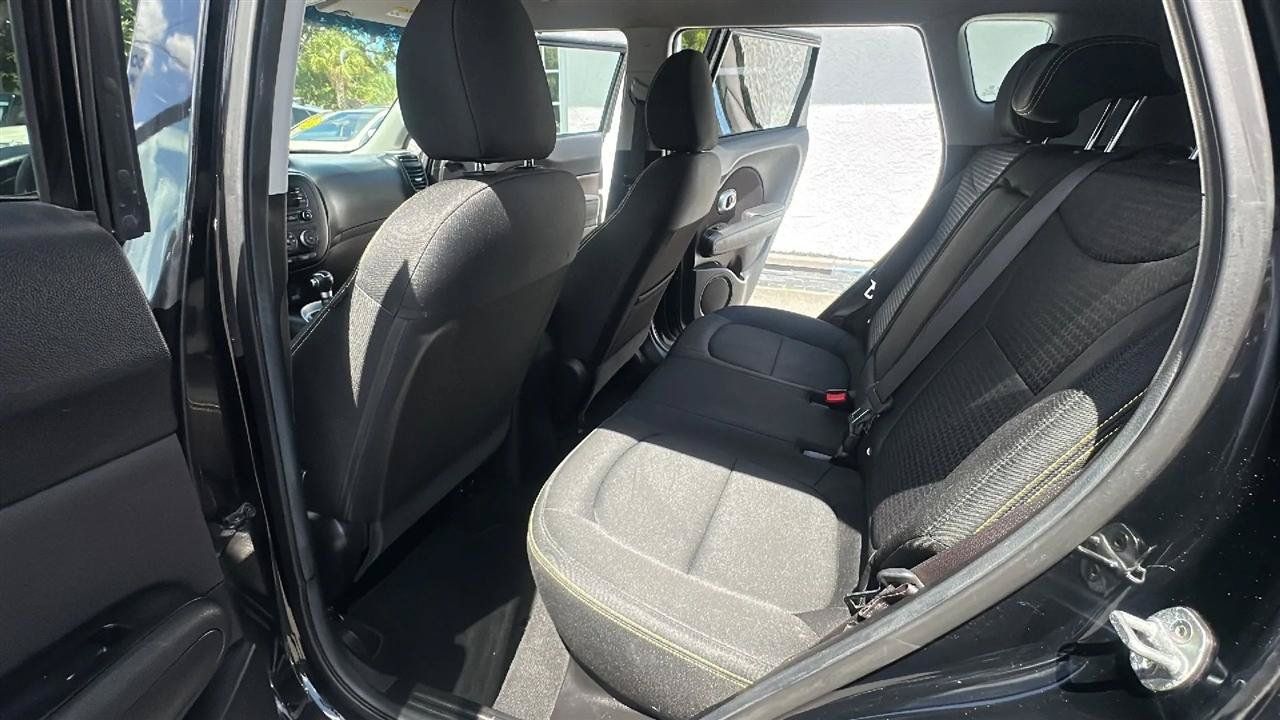 Used 2016 Kia Soul + FWD image 25