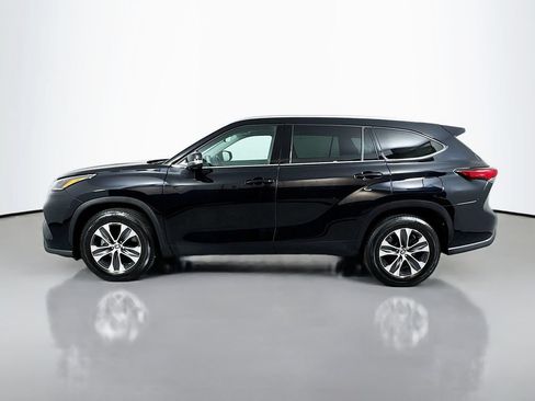 Used 2021 Toyota Highlander XLE FWD image 8
