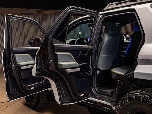 Used 2025 Toyota 4Runner Trailhunter image 27