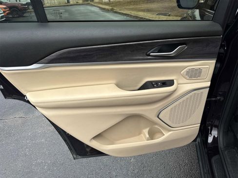 Used 2022 Jeep Grand Cherokee L Limited image 15