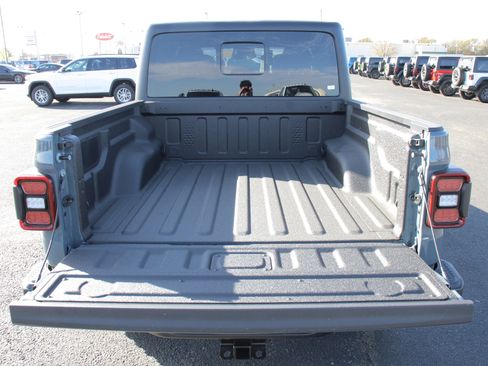 New 2026 Jeep Gladiator Sport AWD/4WD image 23