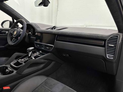 Used 2022 Porsche Cayenne Turbo GT image 17