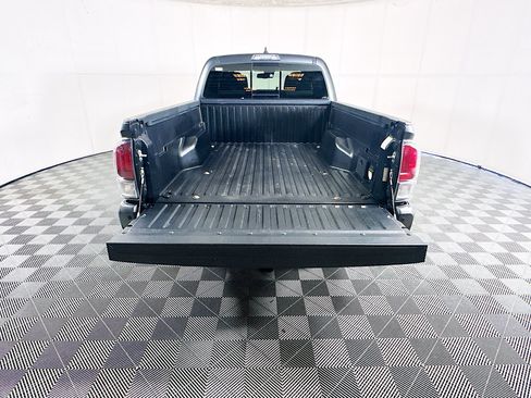 Used 2022 Toyota Tacoma TRD Sport w/ Technology Package RWD image 31