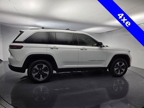 Used 2023 Jeep Grand Cherokee 4WD 4xe image 15