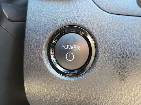 Used 2025 Toyota Camry SE image 31