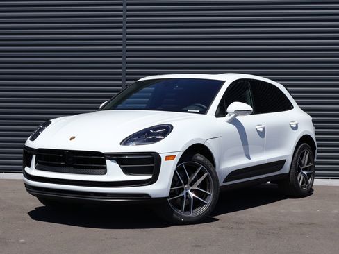 New 2026 Porsche Macan AWD/4WD image 1