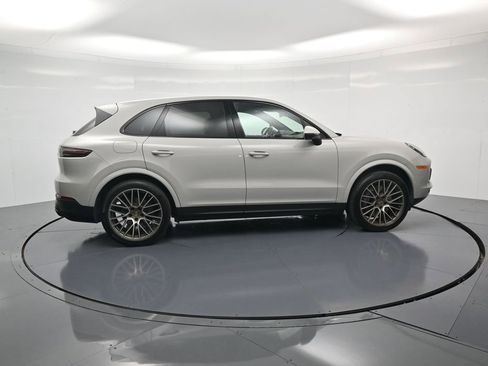 Certified 2023 Porsche Cayenne Platinum Edition AWD/4WD image 32