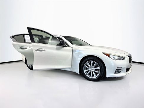 Used 2017 INFINITI Q50 3.0t Premium w/ Cargo Package (L95) RWD image 40