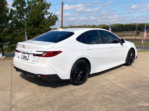 Used 2025 Toyota Camry SE image 6