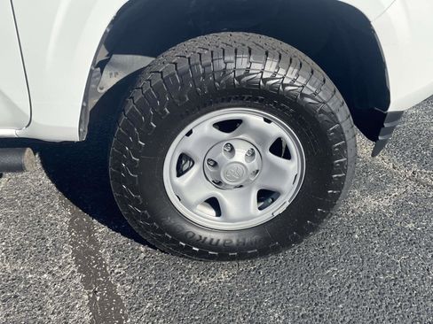 Used 2023 Toyota Tacoma SR AWD/4WD image 3