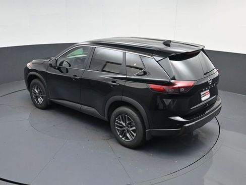 Used 2025 Nissan Rogue S image 28