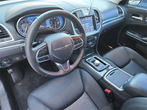 Used 2020 Chrysler 300 Touring w/ Sport Appearance Package image 10