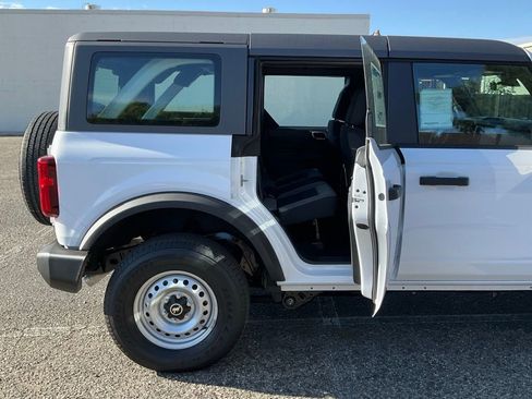 New 2025 Ford Bronco 4-Door image 32