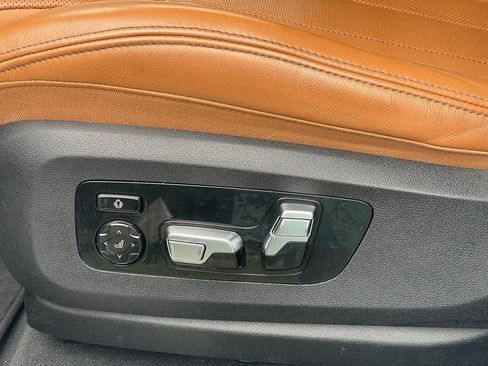 Used 2021 BMW X7 xDrive40i w/ M Sport Package AWD/4WD image 16