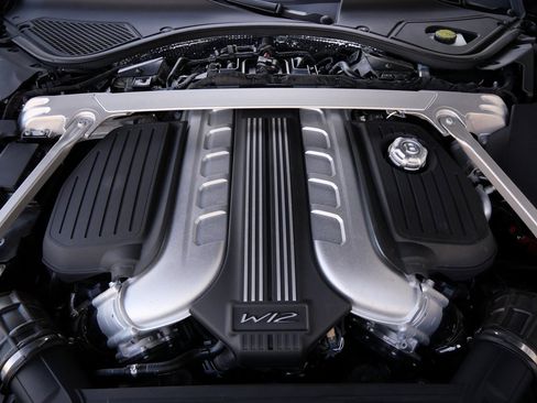 Used 2024 Bentley Flying Spur W12 image 29