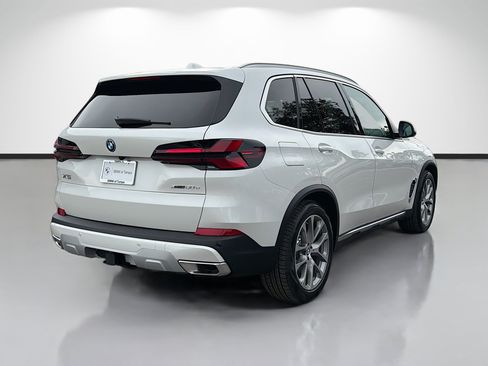 New 2026 BMW X5 xDrive50e w/ Climate Comfort Package AWD/4WD image 3