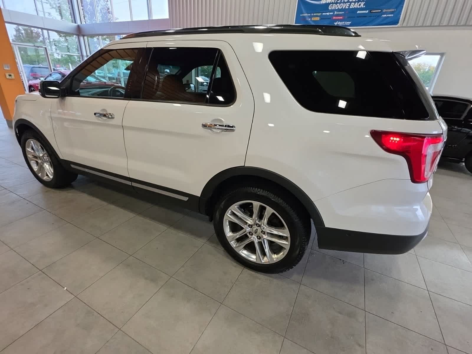 Used 2016 Ford Explorer Limited w/ Equipment Group 301A AWD/4WD image 12
