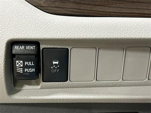 Used 2018 Toyota Sienna XLE image 12