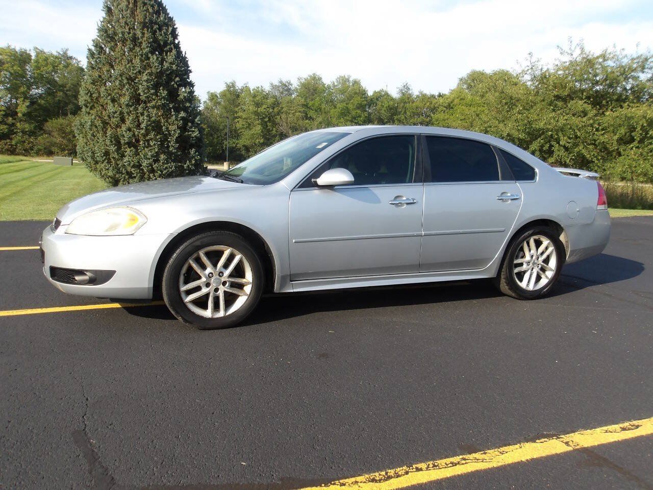 Used 2013 Chevrolet Impala LTZ FWD image 9
