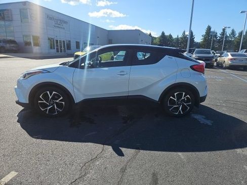 Used 2019 Toyota C-HR XLE FWD image 4