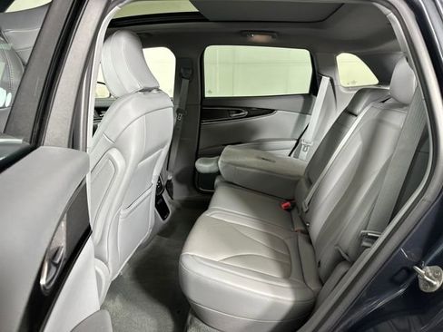 Used 2022 Lincoln Nautilus Reserve image 25