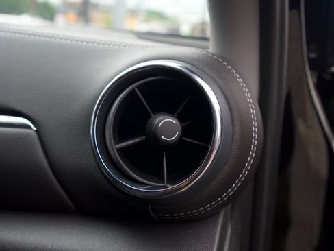 Used 2025 Chevrolet Blazer LT FWD image 26