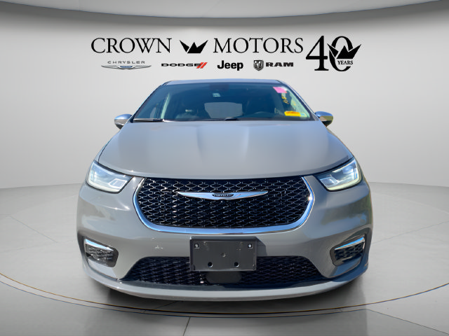 Used 2023 Chrysler Pacifica Limited FWD image 8