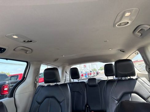 Certified 2023 Chrysler Pacifica Touring-L FWD image 31