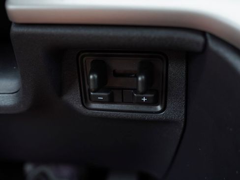 Used 2025 Ford Expedition Active AWD/4WD image 37