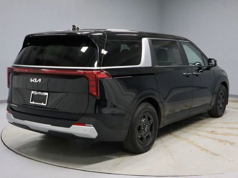 Used 2025 Kia Carnival image 12