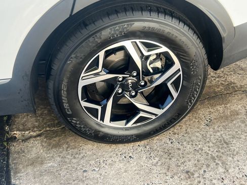 Used 2025 Kia Sportage LX image 24