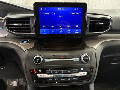Used 2020 Ford Explorer XLT w/ Equipment Group 202A image 8