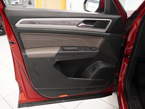 Used 2021 Volkswagen Atlas Cross Sport SE w/ Panoramic Sunroof Package image 18