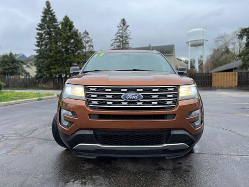 Used 2017 Ford Explorer XLT w/ Equipment Group 201A AWD/4WD image 11