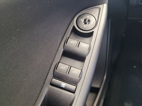 Used 2016 Ford Focus SE w/ SE Cold Weather Package FWD image 27