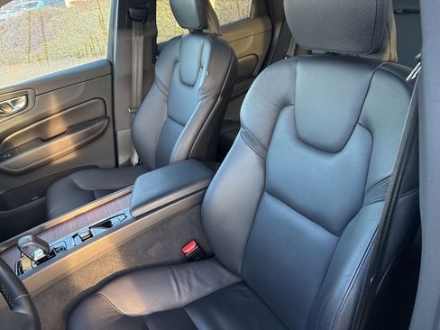 Certified 2023 Volvo XC60 B5 Plus w/ Protection Package Premier image 17