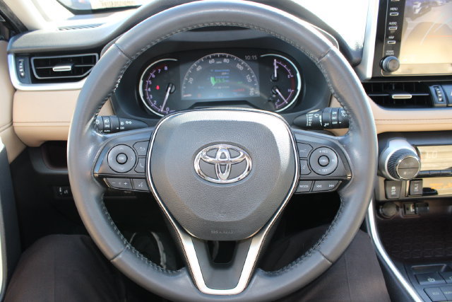 Used 2019 Toyota RAV4 Limited w/ Carpet Mat Package FWD image 16