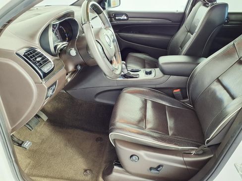 Used 2019 Jeep Grand Cherokee Overland image 14