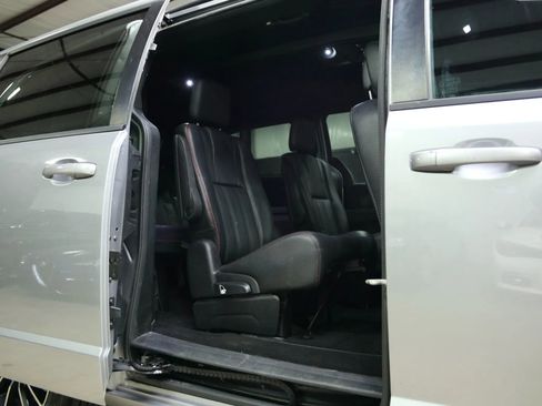 Used 2019 Dodge Grand Caravan GT image 25