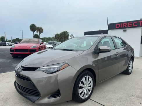 Used 2018 Toyota Corolla LE FWD image 3