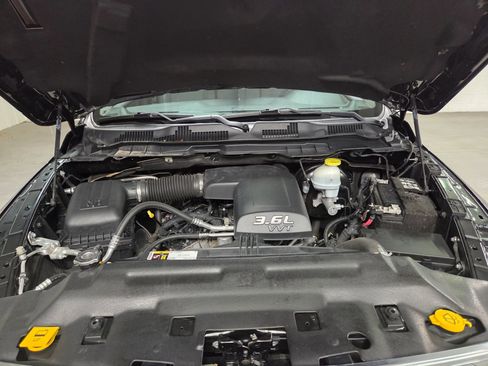 Used 2022 RAM 1500 Classic SLT RWD image 34