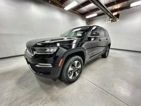 Used 2024 Jeep Grand Cherokee Limited 4xe AWD/4WD image 4