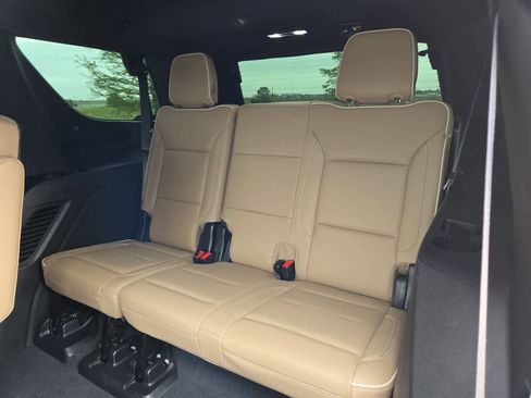 Used 2021 Chevrolet Tahoe Premier AWD/4WD image 35