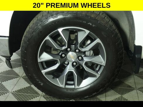 Used 2024 Chevrolet Silverado 1500 LT AWD/4WD image 5