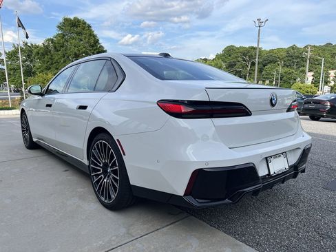 Certified 2025 BMW 740i w/ Premium Package RWD image 6